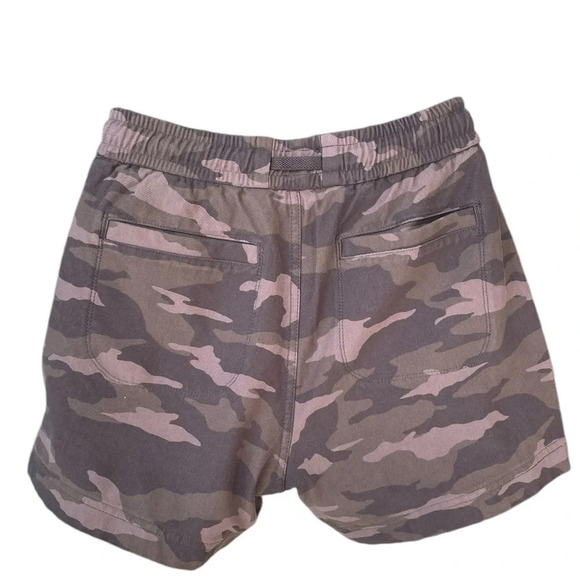 Athleta Camo Farallon Short, Black Olive Camo SIZE 0
#566687 01002 preloved - Picture 3 of 8